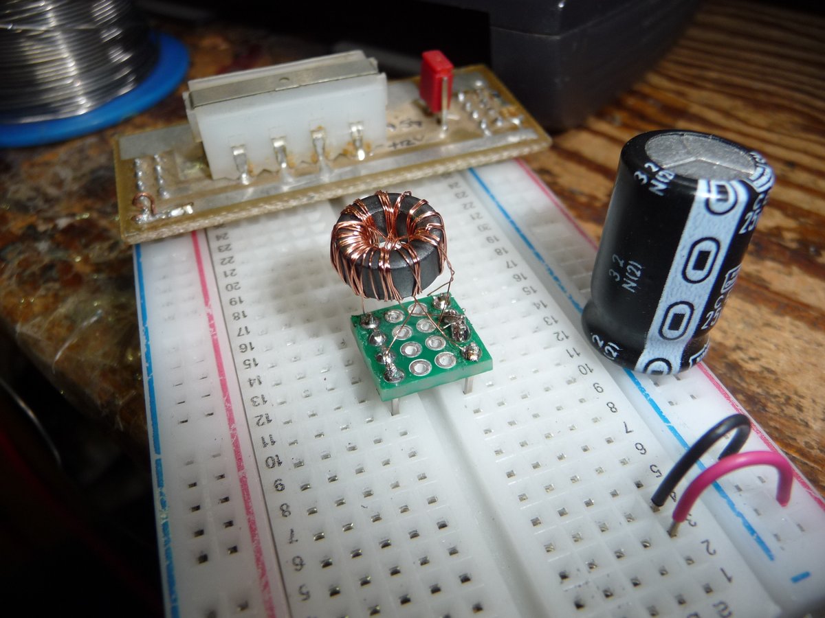 RueNahcMohr's tweet image. Morning random image:

2021, another magnetic-core carrier idea. I still have not mastered a way to put pins on a toroid.