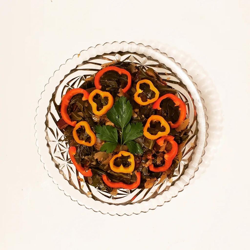 lisapell's tweet photo. Serving up some symbolism for tax day: collard greens representing folding money, with multi-colored peppers for some added kick. Recipes coming in The Savory Survivor Cookbook. 

https://t.co/Pnrwg2TaPu 
https://t.co/cySEQJTjyB 

#taxday #collards #vegetable #nocarb #yummy https://t.co/RKz2MqEnBt