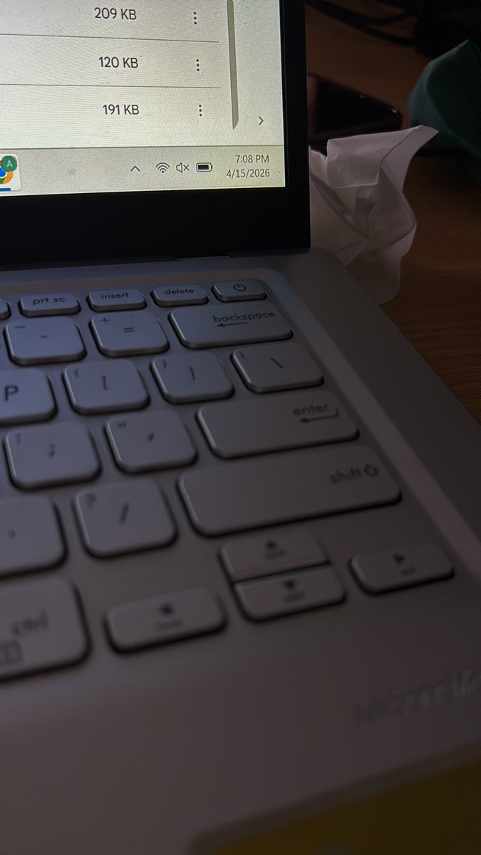 pipi 🍒 ⋅ ˚✮ | GOES TO EXO CONCERT tweet media