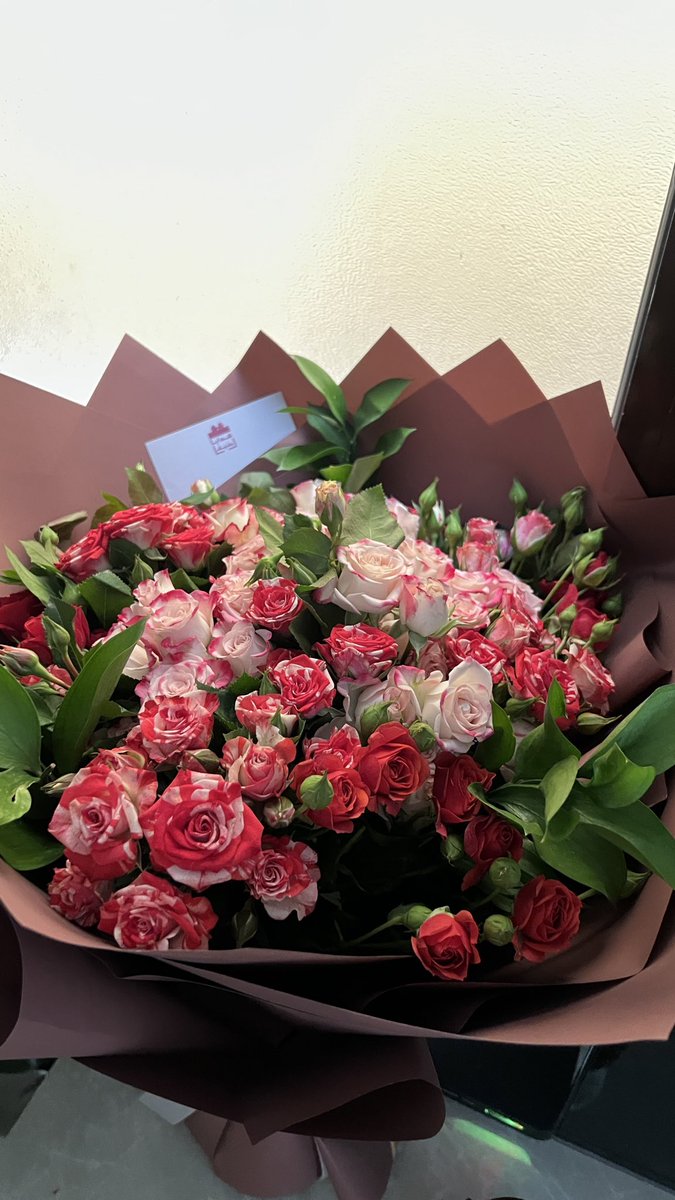 _iLolla's tweet photo. أحب اللي يعرف إني أحب الورد و يجيب لي ورد🌸 https://t.co/P05KlqWLKj