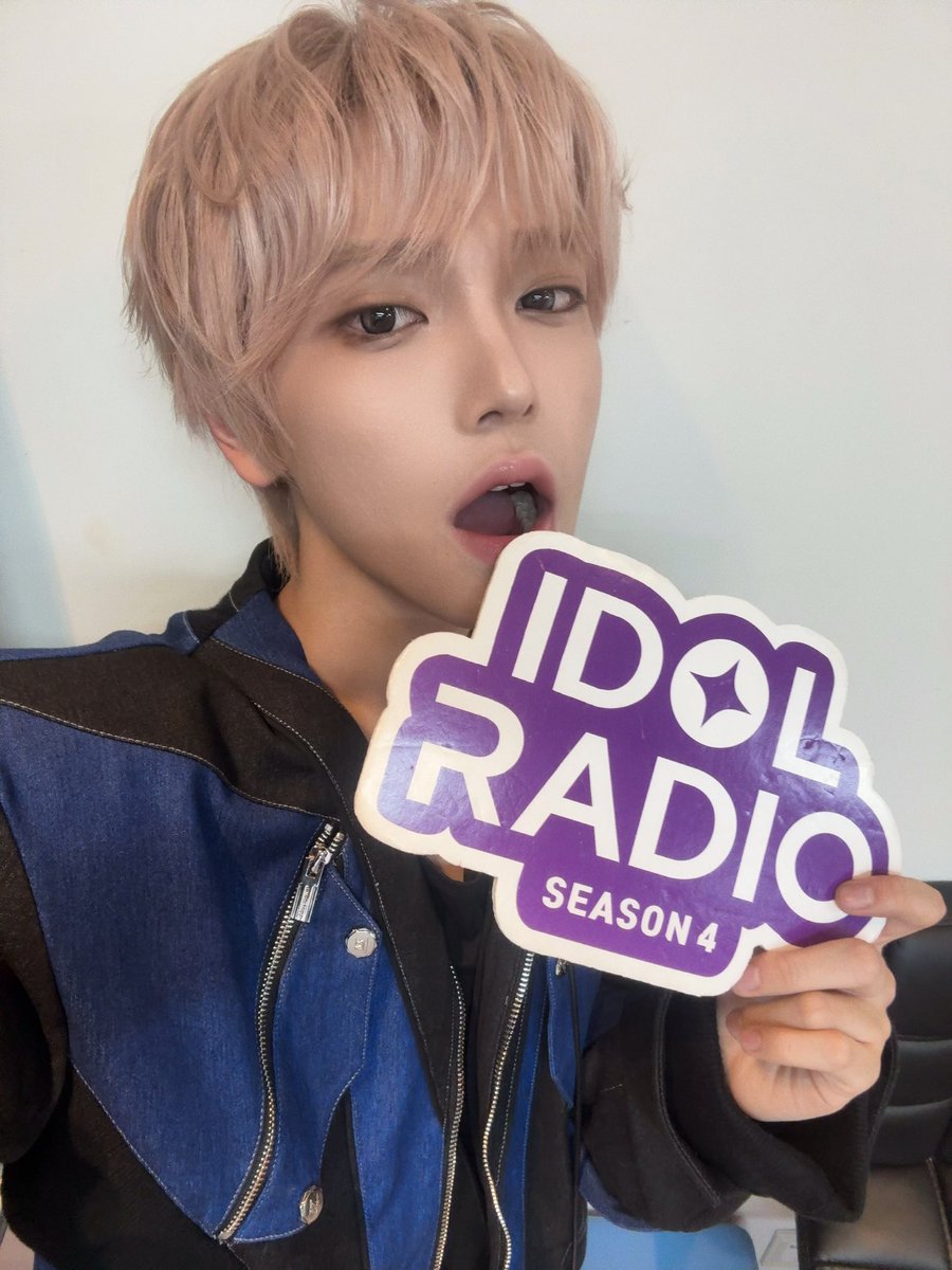 idolradiokorea's tweet image. 아이돌 라디오4 #ep215 장한음 (스페셜 DJ 휘브 김준민, 이정)과 함께하는 스트리밍 방송이 시작됐습니다

📲 아이돌 라디오 공식 Youtube 채널에서 라이브 스트리밍
youtube.com/live/AB4S1359n…

@whib_official
@haneum_Official

#MBC #IDOLRADIO #아이돌라디오 #WHIB #휘브 #김준민 #이정 #장한음