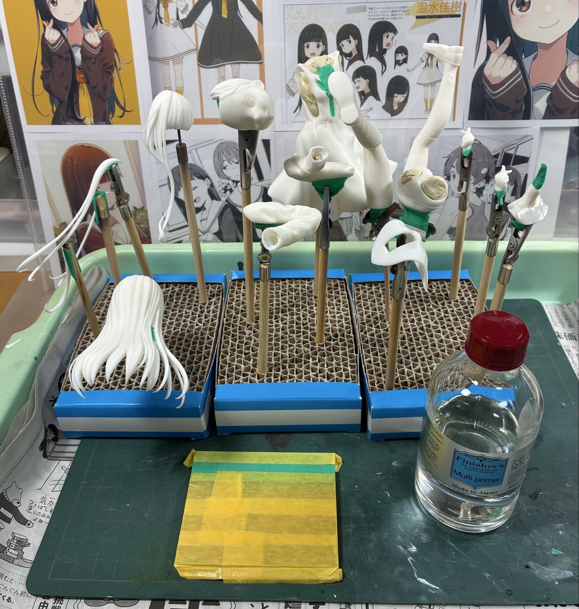 ディーラーさんからは不足パーツの発送連絡があり配送業者の追跡ページでも確認出来ました😊
到着まで出来るトコは進めておきたいので各パーツ接合部分をマスキングし塗装用持ち手を付け、プライマーを吹きました😊
…不足パーツな胸スカーフ仮組してなくてもきっとパチピタだよね🤣
#出戻りモデラー