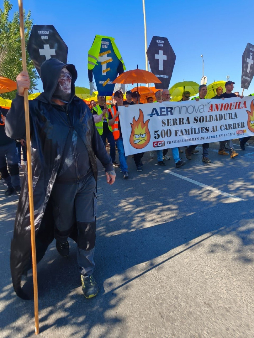 ccoocatalunya's tweet photo. Avui ens hem mobilitzat perquè no es jugui amb el futur de Serra Soldadura ni amb els llocs de treball. https://t.co/NHpsEnESlS