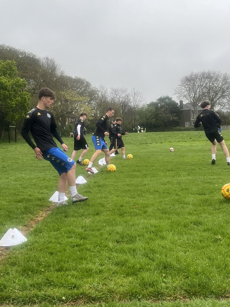 Goal_Mass's tweet photo. Excellent session with @HelstonAFC U/16’s in #Truro last night, @AVISA3 preparing lads 4Sundays big @cornwallfa County Cup Final 🏆💙
Then dash 2 meet up #DavidWhite 2watch @NewquayLadiesFC v @DropshipLadies little one sided (15-0 to #Newquay!) 

Grt 2catch up thou with David💙👍 https://t.co/jDslLKopO7