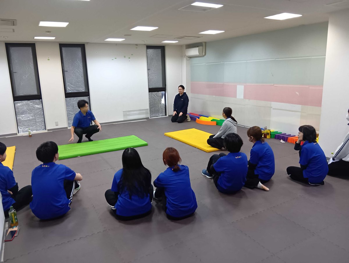 4月入社メンバーの関西エリア研修の日でした。ぼくは関東エリアを担当です！
4月は新卒メンバーもあわせて大体30人くらいが入社ですが、活気があって良いですね。
全員が真剣に自分の技術と向き合っています。でも、いちばん真剣なのは担当者かもしれませんね！

これからよろしくです💡