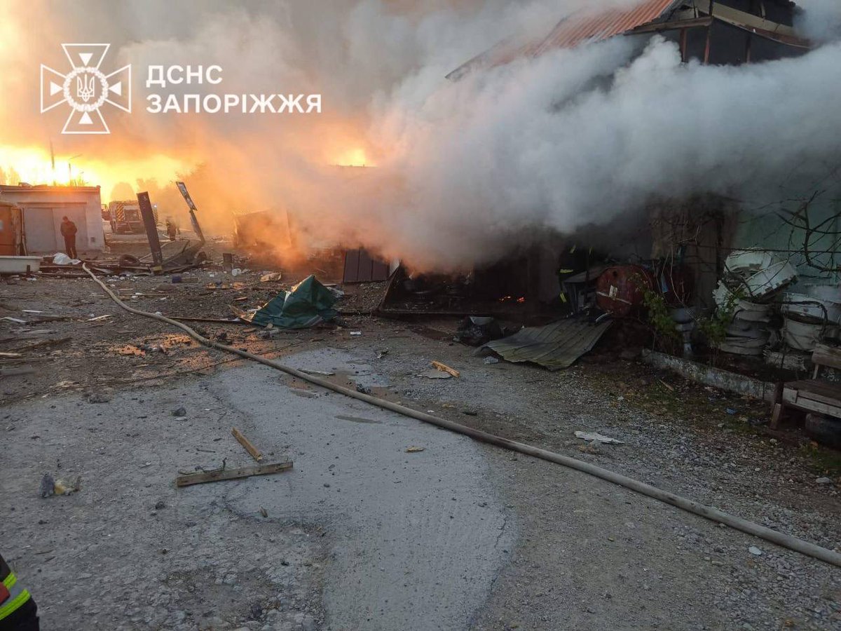GajulaMaruti's tweet photo. In Zaporizhzhia a woman was killed as a result of a combined Russian strike on the city‼️ https://t.co/TWWqEOXkof