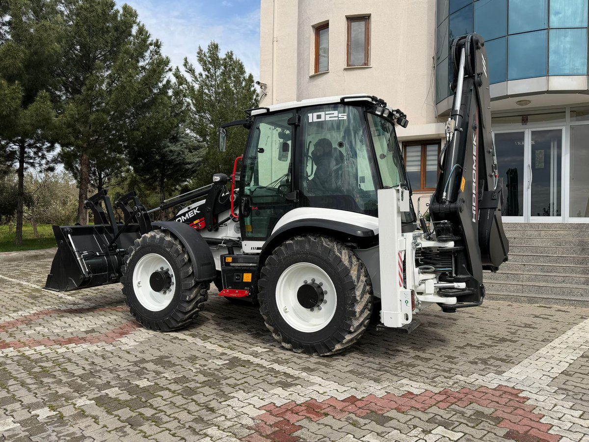 batmanosb's tweet photo. ORGANİZE SANAYİ BÖLGEMİZİN ALTYAPI HİZMETLERİNİN KALİTESİNİ ARTIRMAK VE BÖLGEDEKİ İŞLETMELERE DAHA HIZLI,GÜVENLİ VE SÜRDÜRÜLEBİLİR HİZMET SUNMAK AMACIYLA BEKO-LODER (KAZIYICI-YÜKLEYİCİ)  İŞ MAKİNASI ENVANTERİMİZE KAZANDIRILDI. BATMAN ORGANİZE SANAYİ BÖLGEMİZE HAYIRLI OLSUN. https://t.co/S1q1xyvCrq