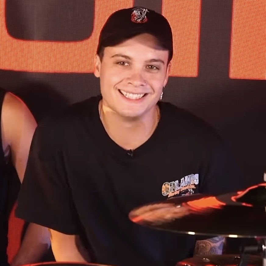 meg 𖤐 tweet media