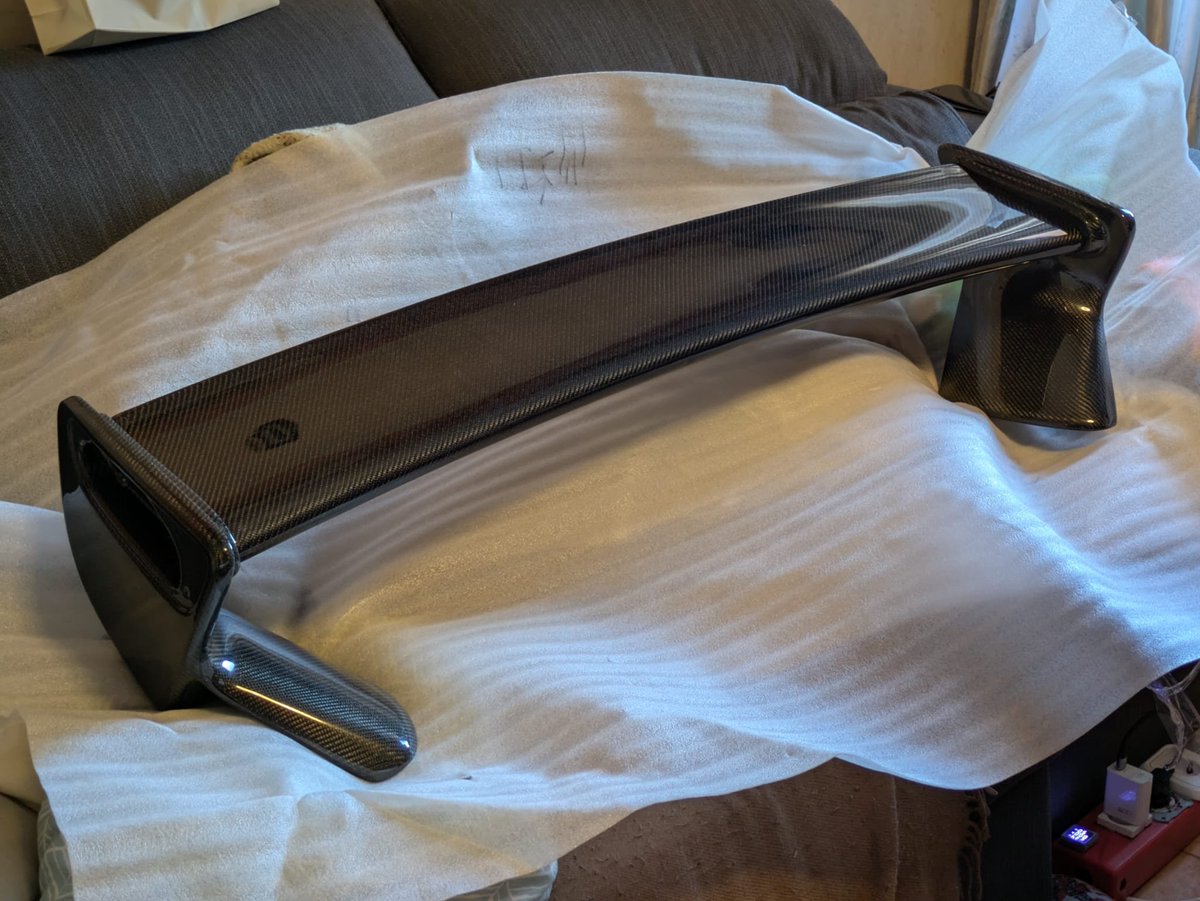ZZW30 TRD-replica wing in CFRP, only 2.85 kg with screws!!