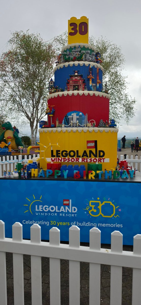 Theme Park Callum tweet media