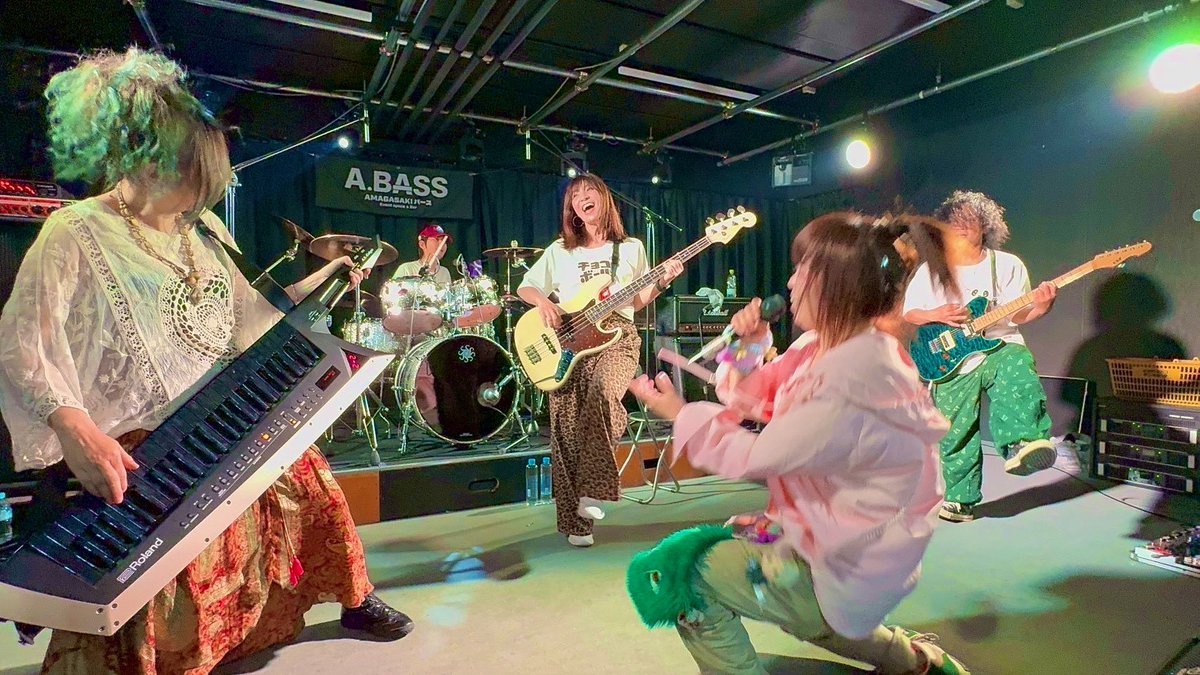 4月12日(日)
2バンド目はaikoP🎹

普段それぞれ素晴らしいバンドで活躍されているメンバーの皆さんと、
ご一緒させていただいています。

鍵盤は難しいけど、その分やりがいも大きくて、音がぴったり合った瞬間はとても気持ちが上がるよね☺️

aikoP、次回は10月4日です！