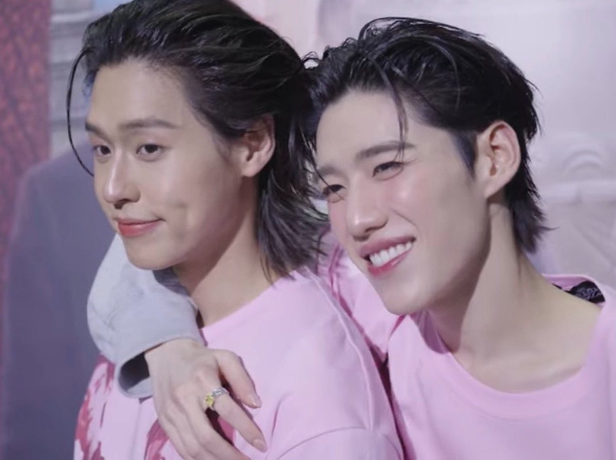 สายลมของน้องพีพี💜🧡 tweet media