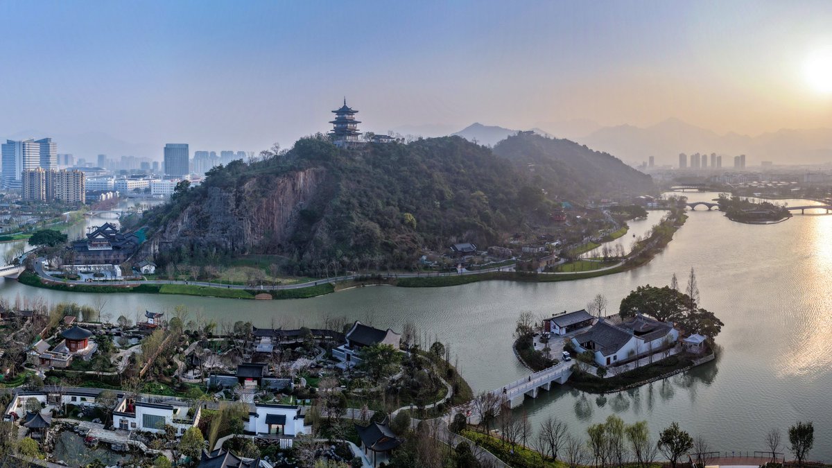 wm48264243's tweet photo. Wander through the Wenzhou Garden Expo and take in the beauty of the world's mountains, seas and gardens at a glance.#温州园博园 https://t.co/URe3Rmp99S