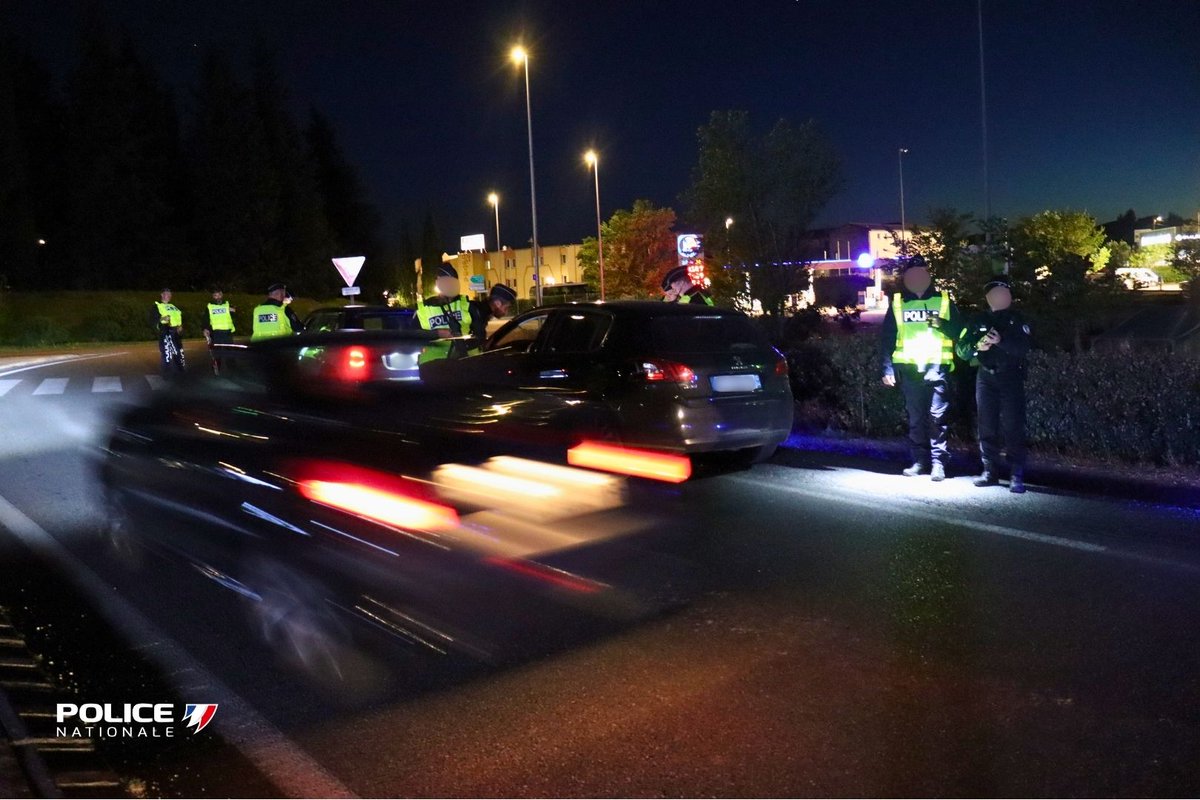 PoliceNat30's tweet image. CONTRÔLES ROUTIERS I 70 policiers mobilisés sur les axes accidentogènes à #Nîmes, #Alès et #Bagnols.

➡️79 infractions sur 285 véhicules.

➡️Délits de grande vitesse : 

- 150 km/h au lieu de 70 (Nîmes) 
- 119 km/h au lieu de 50 (Alès)
 
➡️ Permis retirés &amp;amp; véhicules saisis.