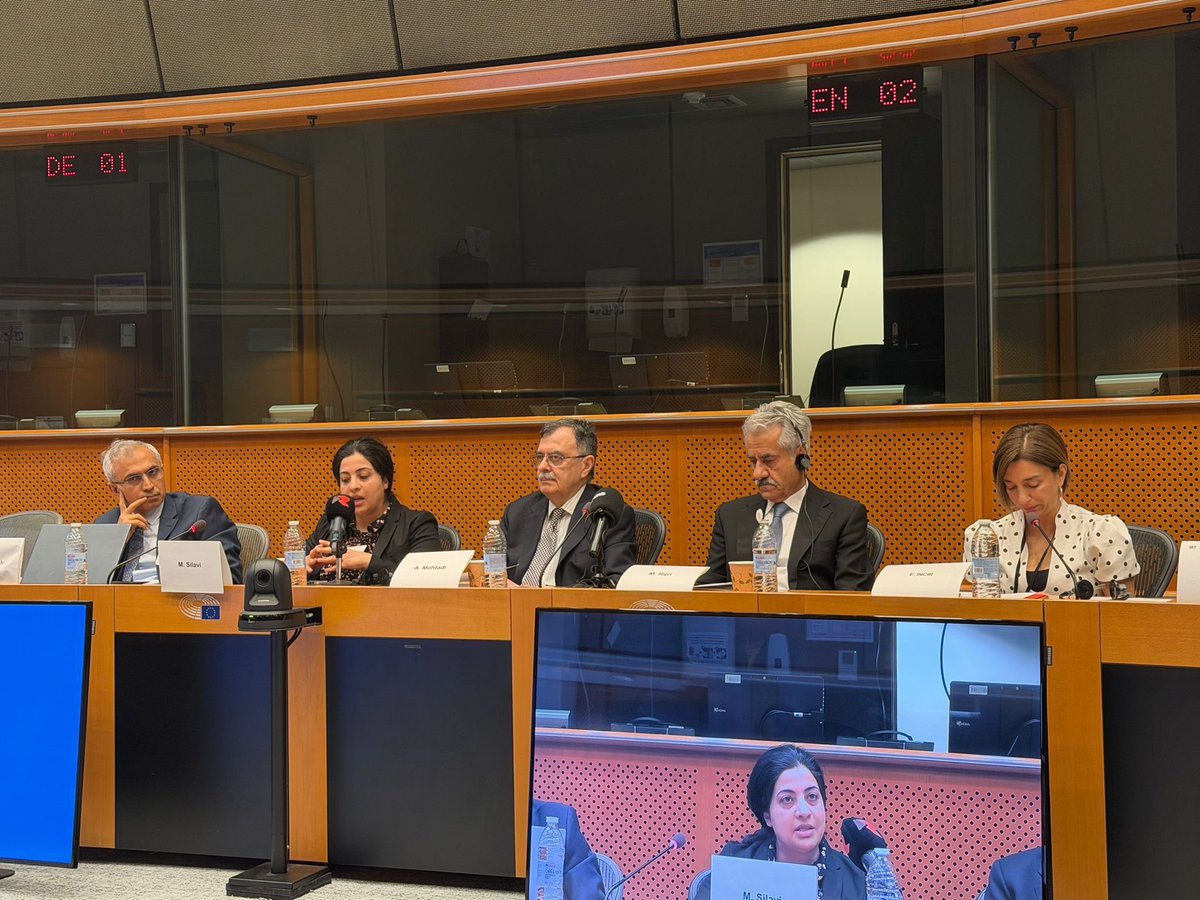 DSPAfarsi's tweet photo. The Democratic Solidarity Party of Ahwaz Participates in European Parliament Conference and Emphasizes Federalism for Iran’s Future

The Democratic Solidarity Party of Ahwaz Participates in European Parliament Conference and Emphasizes 
Brussels – As part of ongoing international political engagement, and at the invitation of the Group of the Socialists and Democrats in the European Parliament, an important political session was held at the Spinelli Building in Brussels to discuss prospects for meaningful change and an inclusive democratic transition in Iran. The meeting brought together representatives of political parties and movements representing various peoples within Iran, including Kurds, Baloch, Turkmen, and Ahwazi Arabs.
In this context, the participation of the Democratic Solidarity Party of Ahwaz stood out, as it represented the Ahwazi Arab people and presented its political vision directly to Members of the European Parliament, emphasizing the necessity of including all peoples in any future political transition.
Mrs. Mona Silavi delivered the party’s speech, opening with an introduction to the party, which was founded in exile in 2003 to represent the aspirations of the Ahwazi Arab people. She stressed that the solution to the issue of peoples in Iran lies not in partition, but in transforming the state into a decentralized, democratic federal system.

https://t.co/jlkIB54zTn