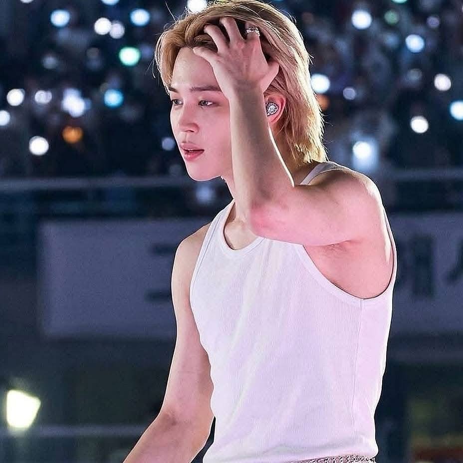 KING 🤴 👑 왕눈나야 tweet media