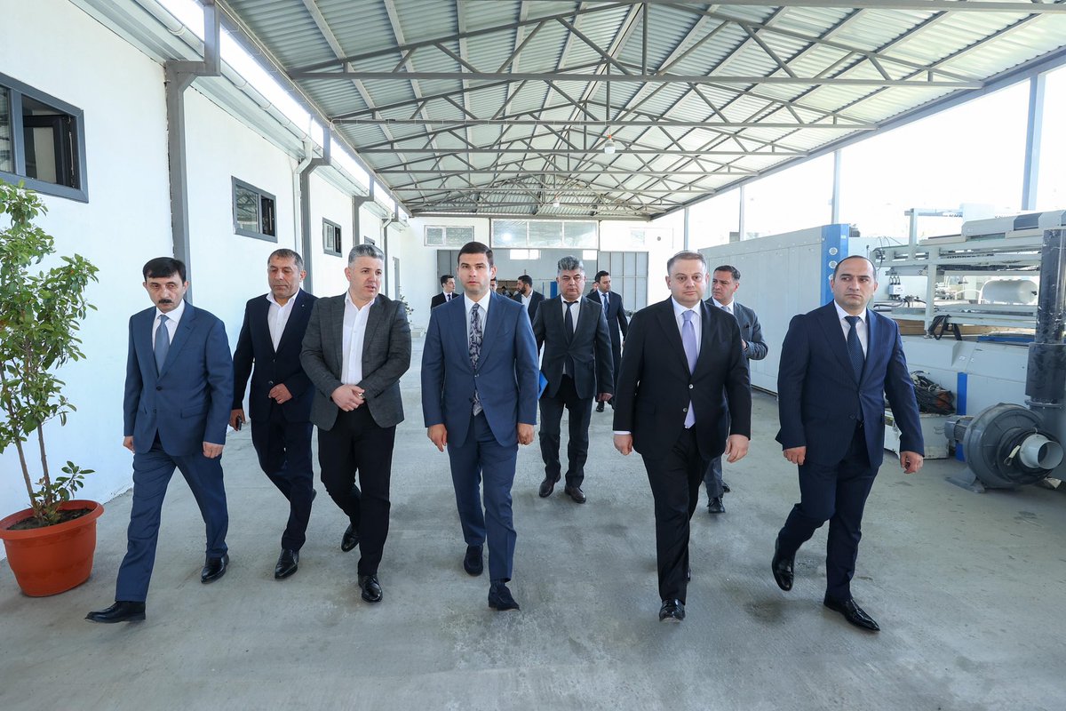 MammadovOrkh's tweet photo. Kiçik sahibkarlar regionlarda yerli istehsalın inkişafına töhfə verirlər. 
📍Oğuz rayonuna səfərimiz zamanı Padar kəndində 'Oğuz Panel' MMC-yə məxsus mebel istehsalı müəssisəsində olduq. Sahibkarla biznesin böyüməsi üçün dövlət dəstəyi alətlərinə dair fikir mübadiləsi apardıq. https://t.co/vOC0MLDXHR