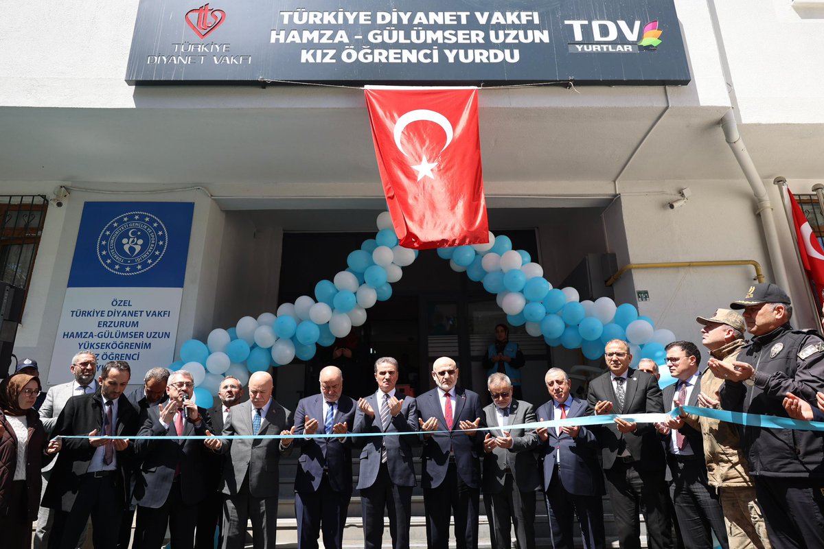 Türkiye Diyanet Vakfı Erzurum Hamza-Gülümser Uzun Yükseköğrenim Kız Öğrenci Yurdu’muzun açılışını gerçekleştirdik.

Geleceğimizin teminatı olan gençlerimizin ilimle, irfanla ve güçlü değerlerle yetişeceği bu kıymetli eserin şehrimize hayırlı olmasını diliyorum.

Bu anlamlı