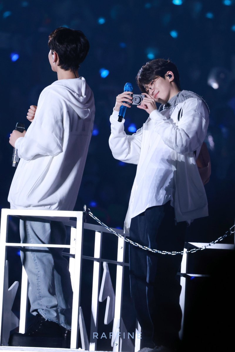 The photo                        Behind the scene