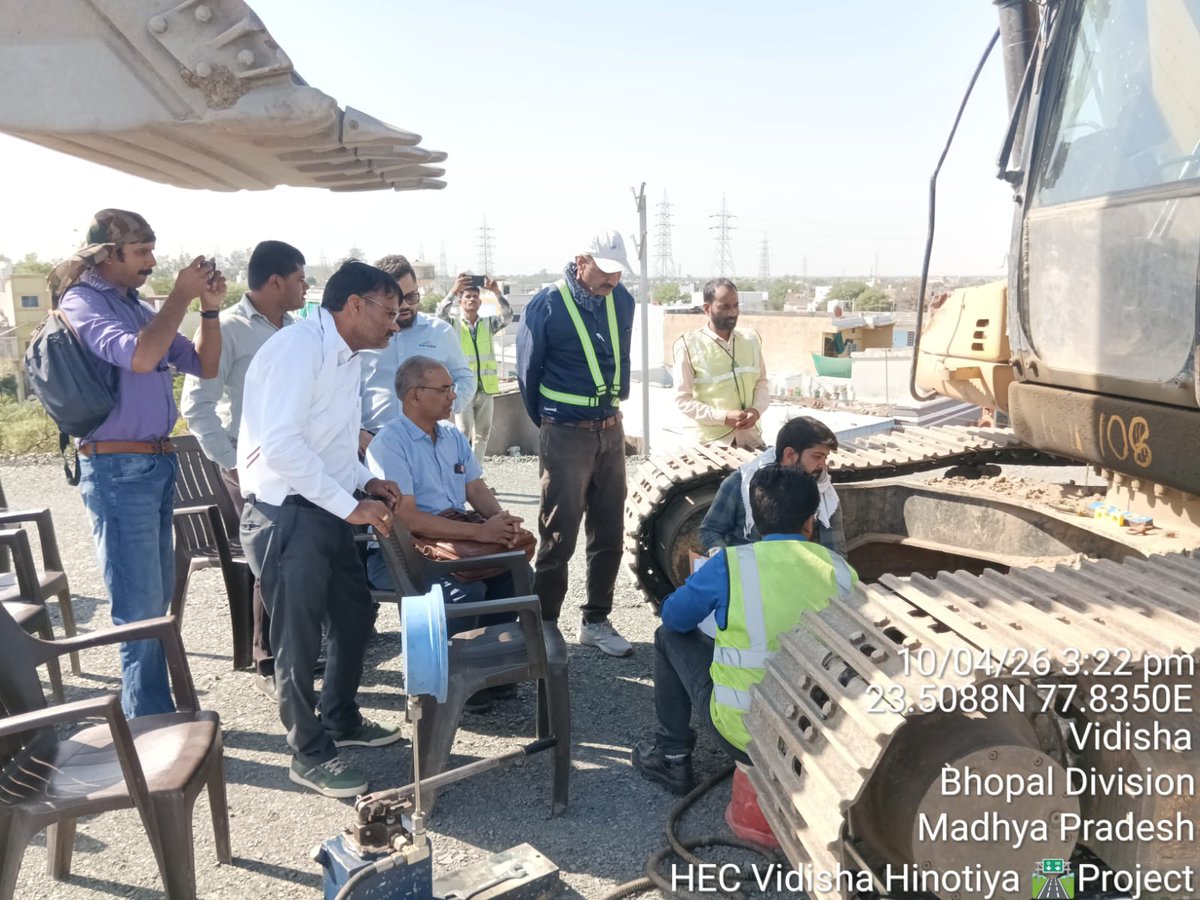 #NHAI is adopting modern technologies to enhance road construction. As part of this initiative, geogrid technology for construction is being implemented on the Vidisha–Hinotya section of NH-146 with support from SVNIT Surat. This approach involves placing a geogrid layer beneath