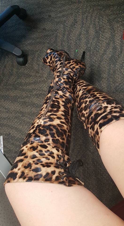 palmerdebra's tweet image. #boots #boot #bootseason #iloveboots #bootlovers #bootlove #thesebootsaremadeforwalking #bootqueen #selfie #selfiequeen #fashionista #bootqueendebrasg