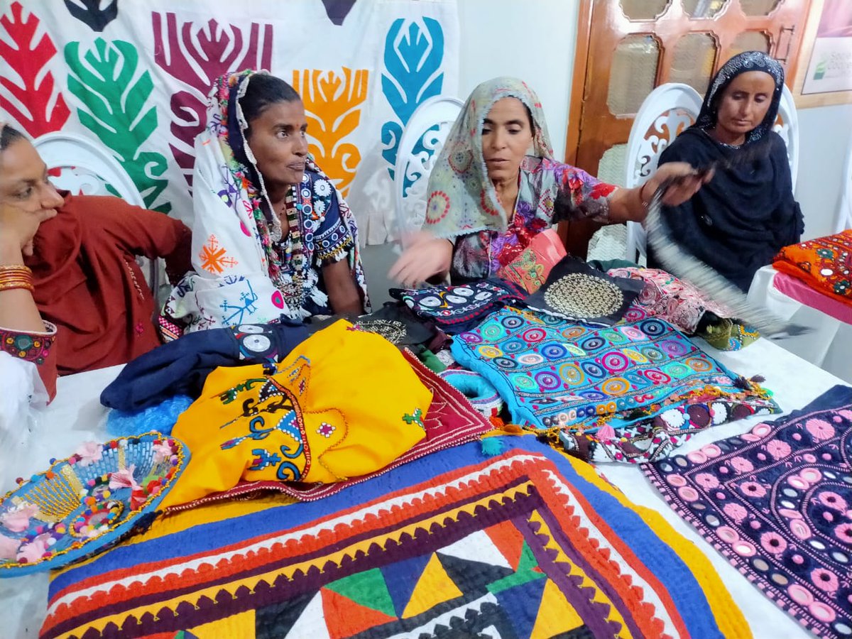 SCIPAKISTAN's tweet photo. SCI in Tharparkar, Sindh is addressing the root causes of gender inequality by linking women’s economic empowerment with girls’ education and prevention of early child marriage. 

#WomenEmpowerment #GirlsEducation #EndChildMarriage #SDG4 #SDG5 #SDG8 https://t.co/lMLTLa7Sf3