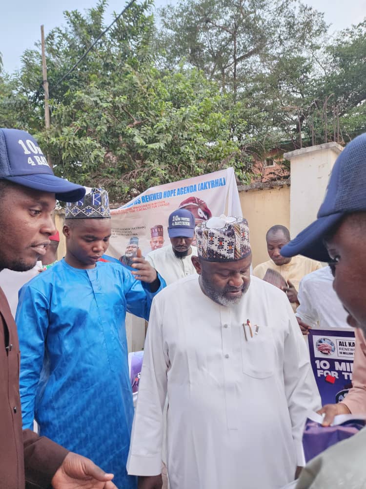 MKaramma's tweet photo. Preparation and display of banners and posters purposefully made for the convention, presented to our National Chairman (NEC) Aji Kolo Ali Gujja , Engr Satomi Ahmed (BoT) and Engr. Adam Babe ( BoT) before marching to Eagle Square 

10m Votes For BAT/KSM 
KSM Second Term As VP.... https://t.co/eqWSkaxtkm