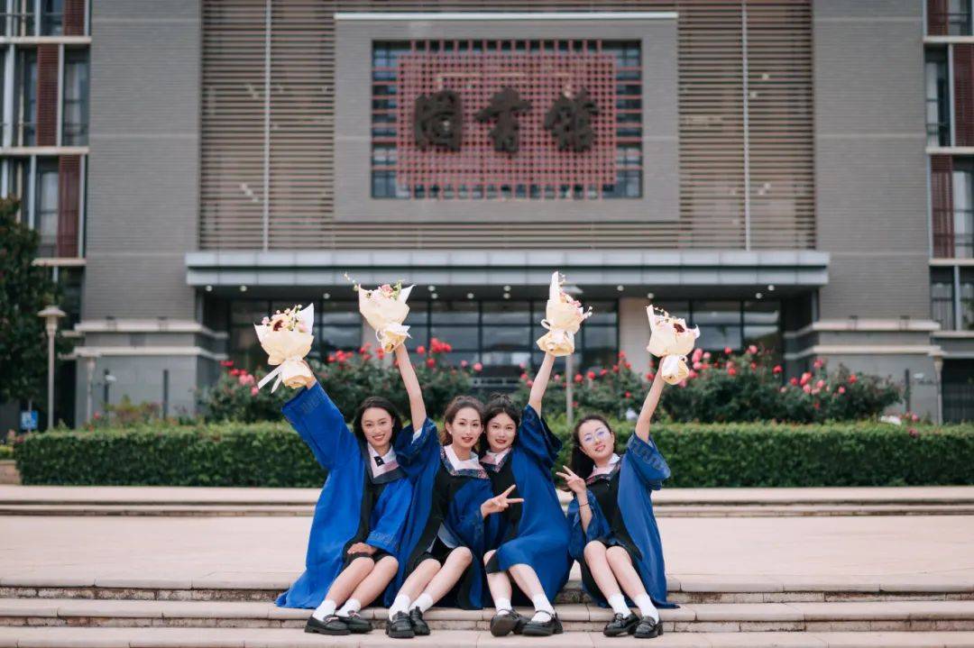 Robert Webb tweet media