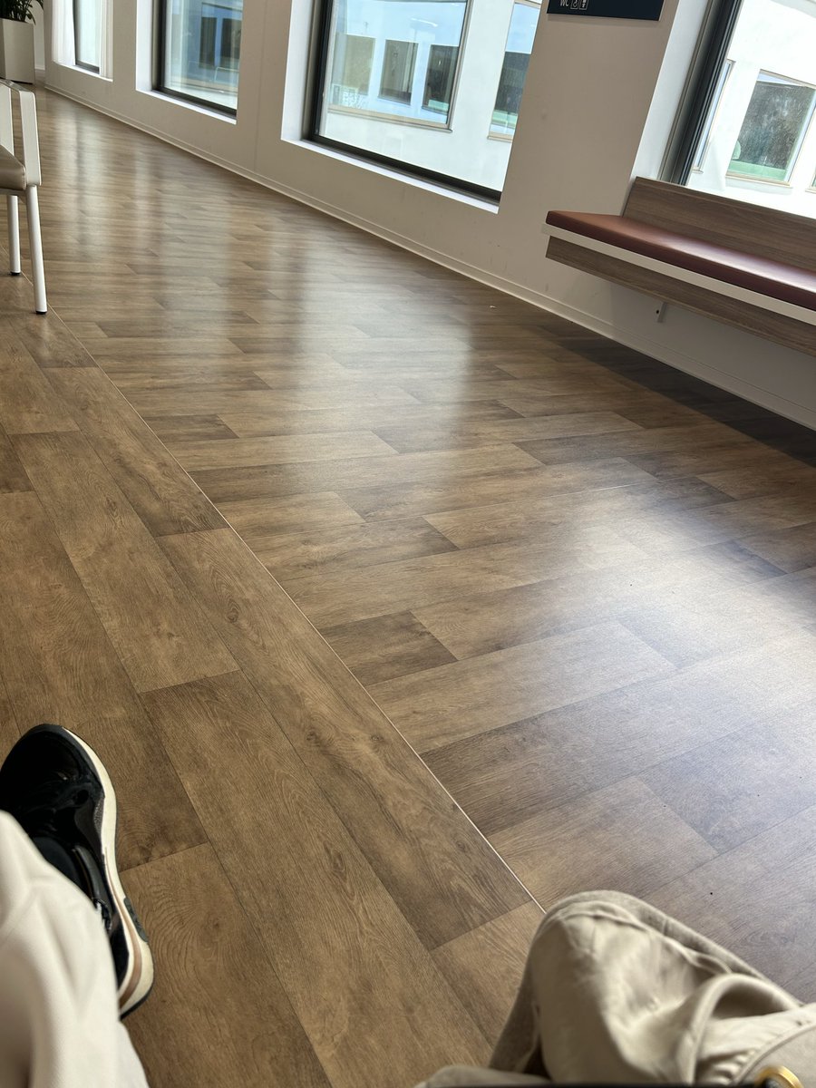 Wachtkamertweet! Manlief wordt even onderzocht. We verwachten geen gekke dingen maar toch. 🧐