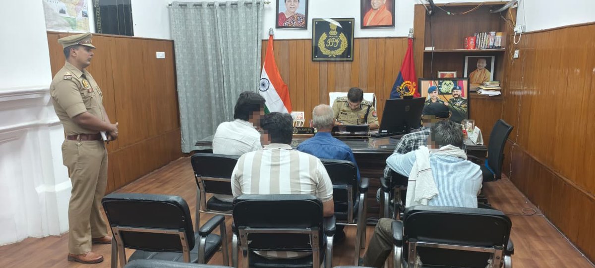 AddlCP_LO_PRJ's tweet photo. अपर पुलिस आयुक्त कानून व्यवस्था द्वारा पुलिस कार्यालय में #जनसुनवाई की गयी एवं समस्याओं के समयबद्ध व गुणवत्ता पूर्ण निस्तारण हेतु सम्बन्धित को आवश्यक निर्देश दिए गए।
@Uppolice @dgpup @prayagraj_pol https://t.co/yZnbLSfs2a