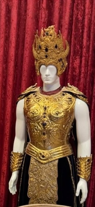 First for kingdom 
Second for war 

Just for RAVANA MAHARAJ 

#Ramayana #YashBOSS 
#YASH