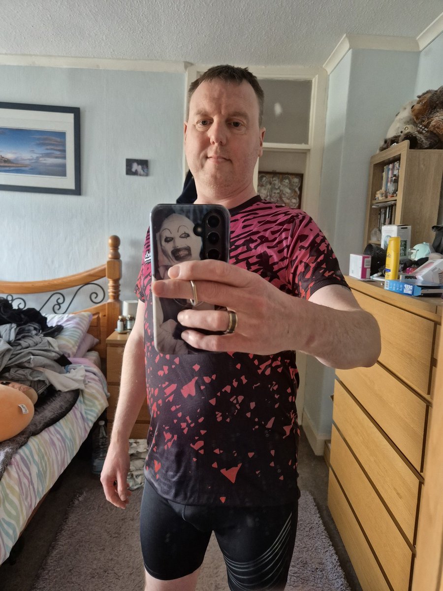 GeordieRunnerSi's tweet image. Well another day and now I have 4.5 miles to do. Not going to lie not really feeling it today. But we go. 
#running #runner #runningcommunity 
#runninglife #runhappy #runningmotivation
#keeprunning  
#lycrarunning #lycrarunner #runningtights #compressiontights #activewear