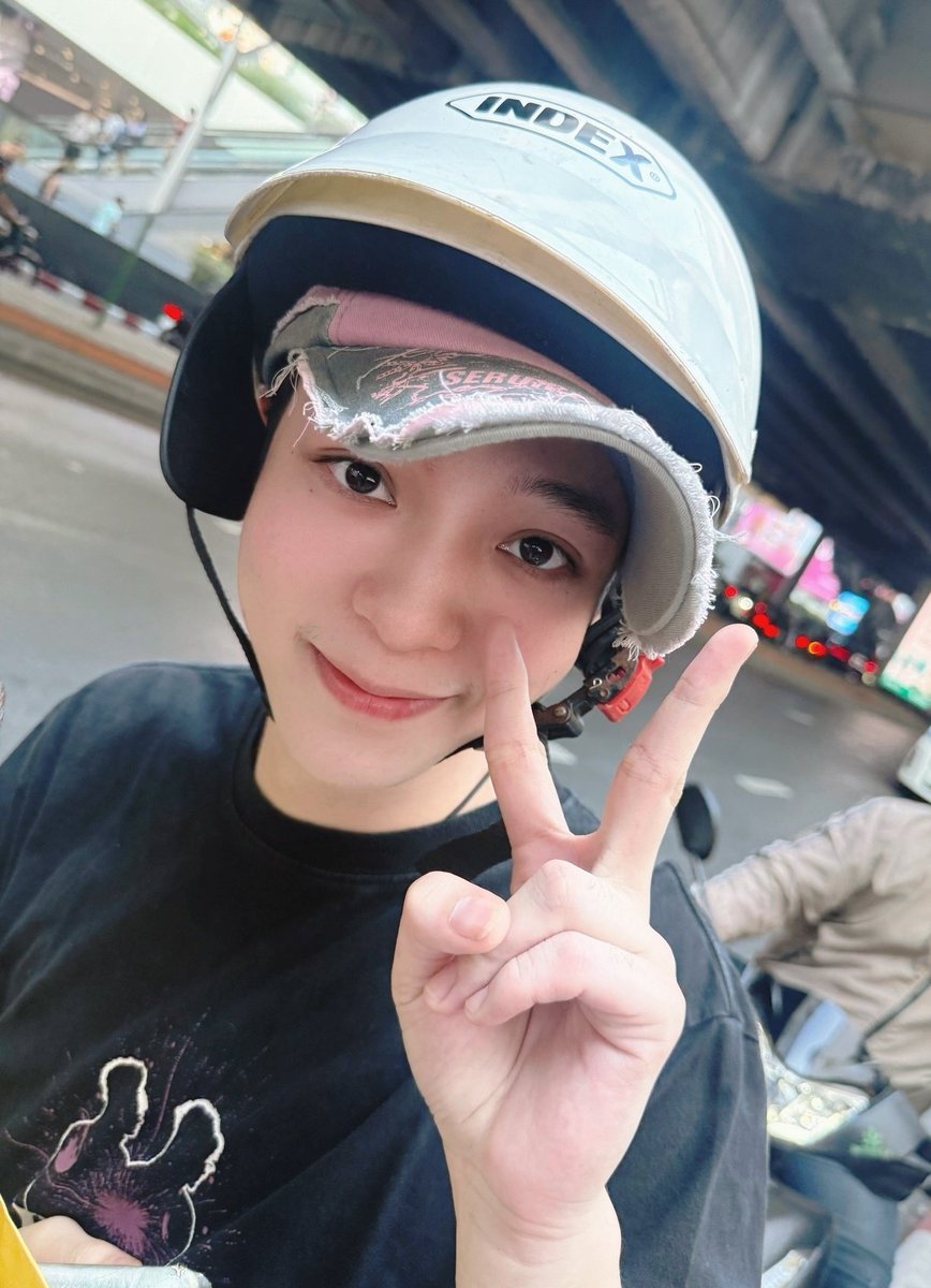 𝐀𝐖𝐒𝐓 🌻 tweet media