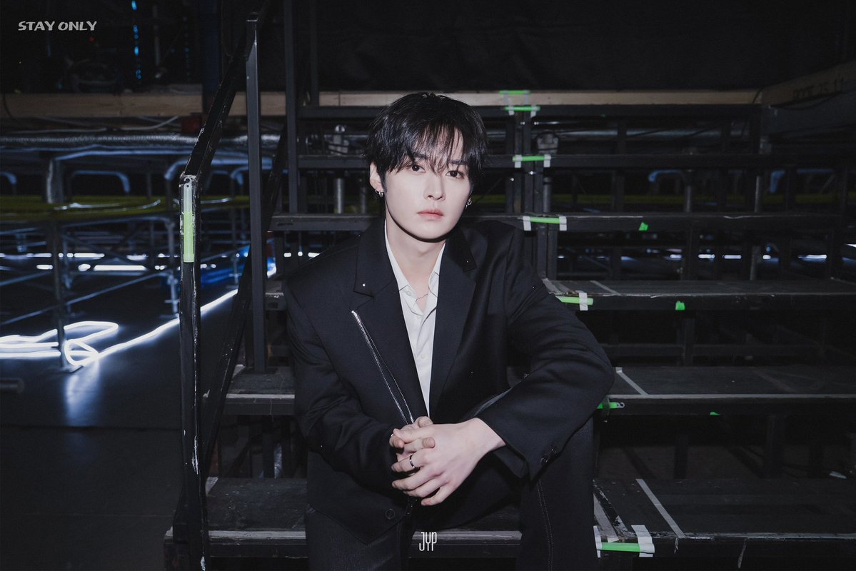 Lee Know pics tweet media