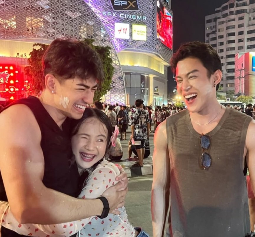 AZLEY200's tweet image. TodTime in Chiang Mai looks they had lots of fun celebrating together 😁🧡

#TodTime #Tod #Time