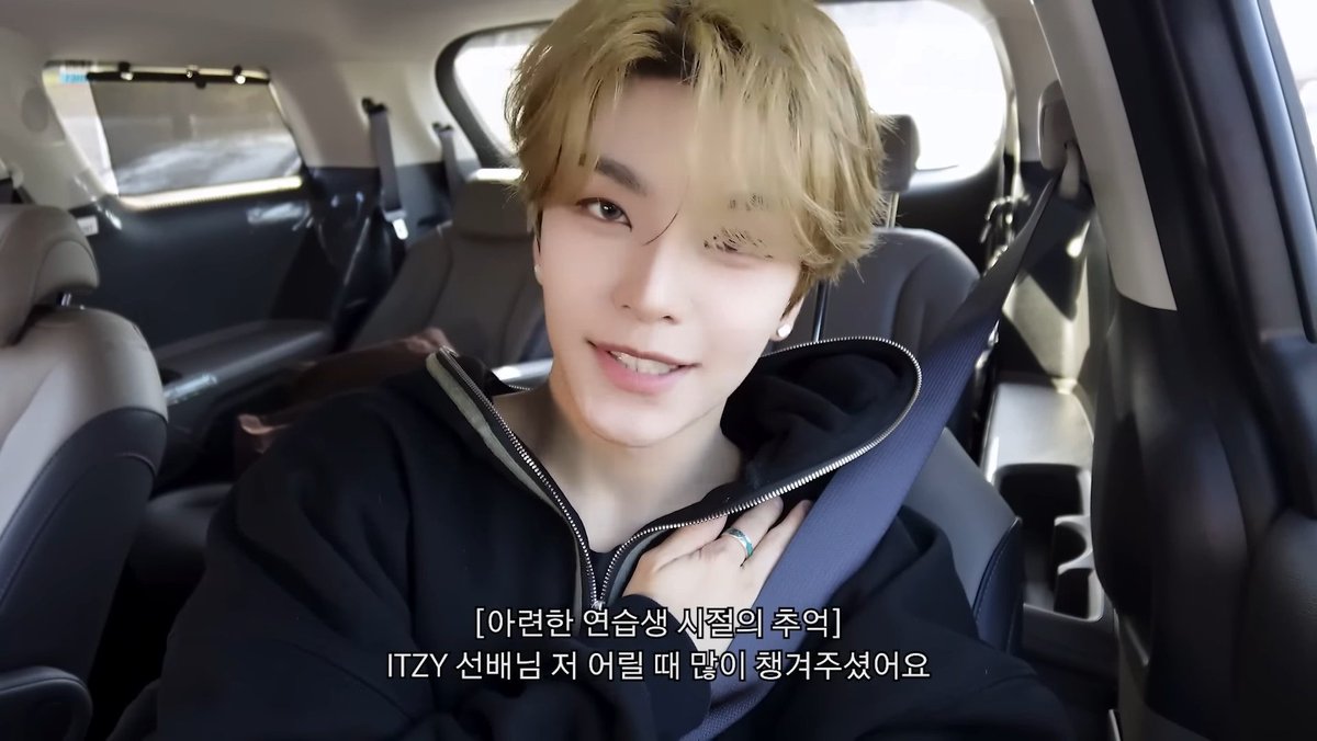 miongZz's tweet image. #crazy they're DATING.