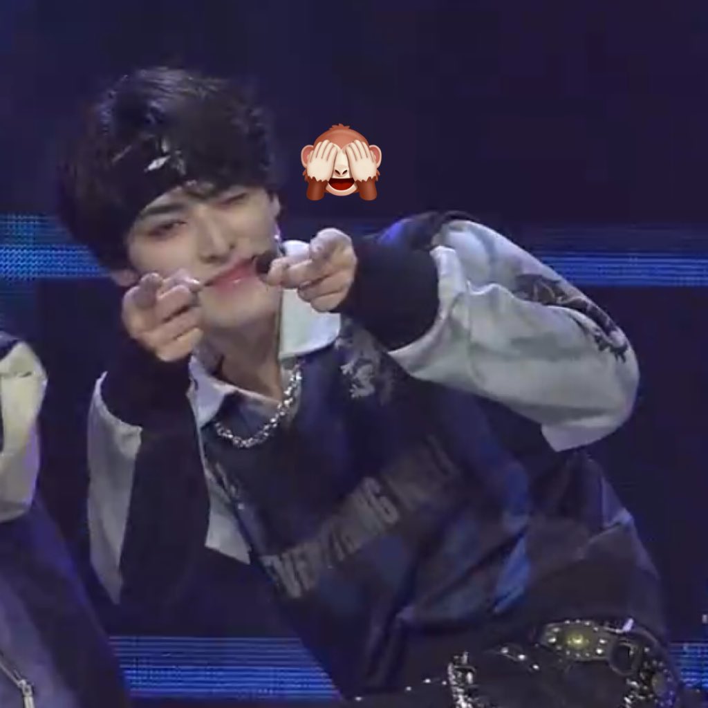 つきね tweet media