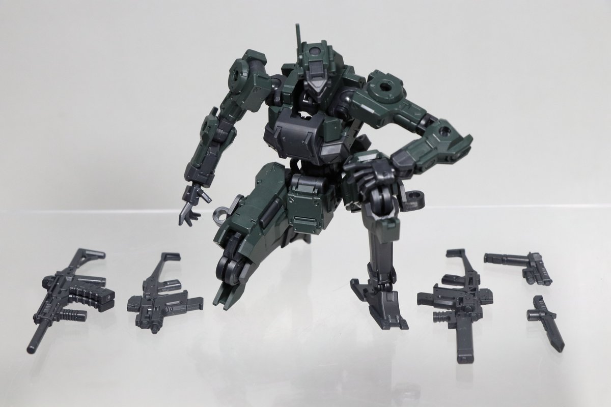 aki_chevalier's tweet photo. 武装も豊富なので単体でもプレイバリューは高い。
追加の武装とかも出たらいいな。マチェットとかガトリングとか欲しい。作るか。

リアル系のデザインなので、突飛なSF武器より現実の武器をイメージした物が似合いそう。 https://t.co/YL7iiLsfpS