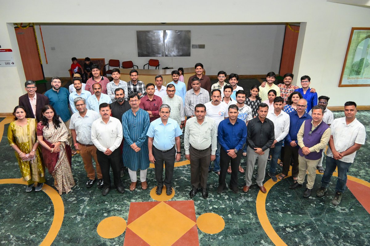 IITKanpur's tweet image. ‘International Mother Language Day &amp;amp; Vasant Kavyotsav’ brought together academia, administration &amp;amp; students to reflect on significance of linguistic diversity &amp;amp; role of mother tongue in education, technology &amp;amp; governance.

#IITKanpur #VasantKavyotsav #CampusLife