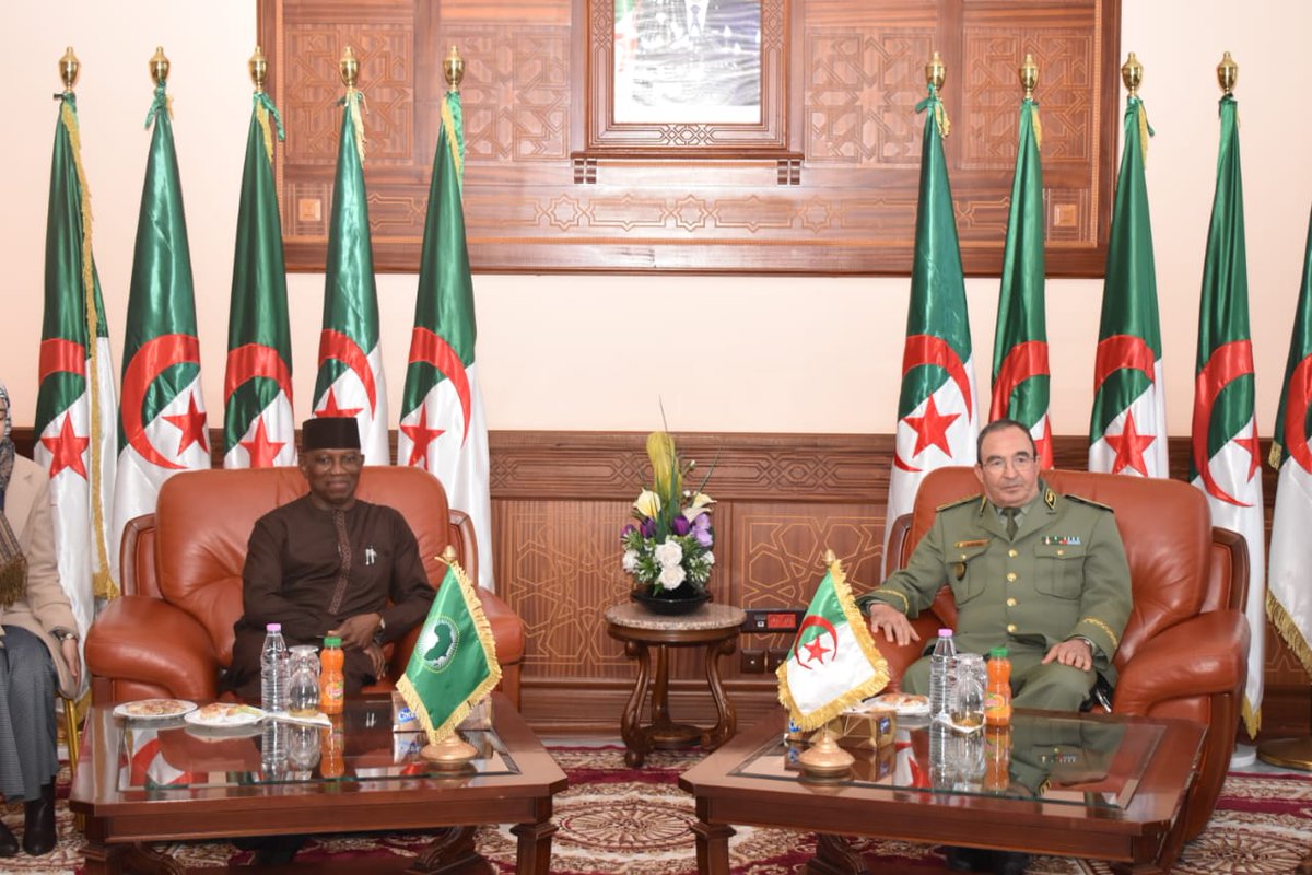 Bankole_Adeoye's tweet image. 📍 I had the distinct honour of delivering, today, a #lecture entitled:  “Mechanisms for Maintaining Peace, Security and Crisis Management within the @_AfricanUnion” at the High War College of 🇩🇿, to an audience of Senior Officers of the National People’s Army undergoing training