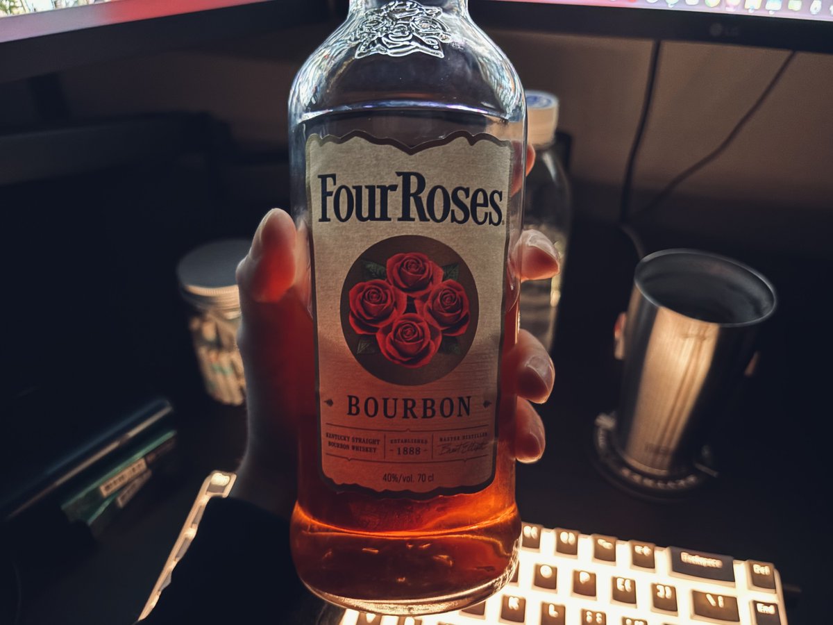 ZAKIZAKInoGAME's tweet photo. パッケージがかわいい

#FourRoses #Bourbon #Whiskey https://t.co/9qLd4T7Fmu