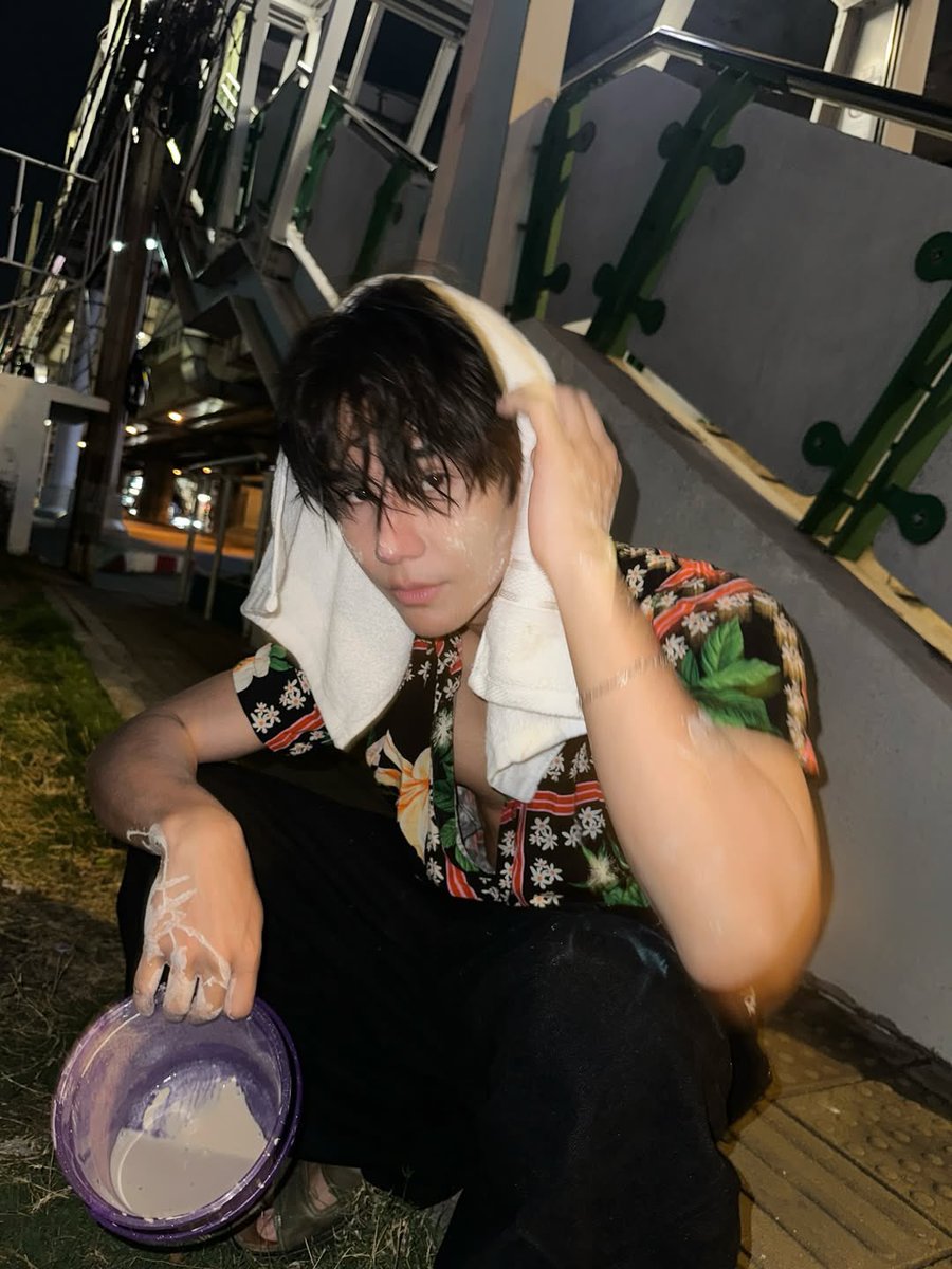 songkran but all i see is a pretty boy 

#jeffsatur