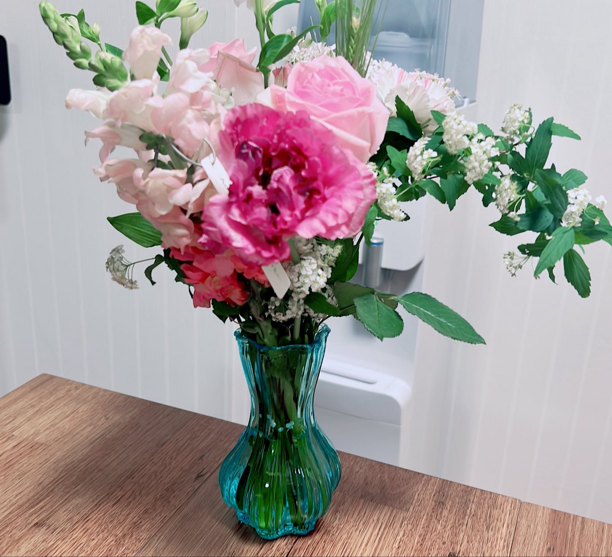ちなみにあーずかいから頂いた花は次の日には花瓶を買って飾りました。