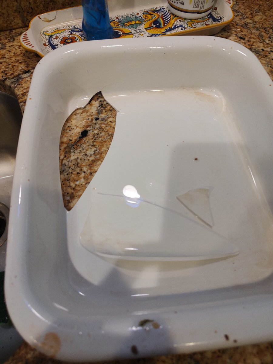 ThomasCosentin6's tweet image. I inherited this Corningware baking dish from my mother and I've been using it for 20 years. She probably got it from one of my dozen Italian aunts. I went to wash it out and it just cracked in front of me. It's like losing family history.