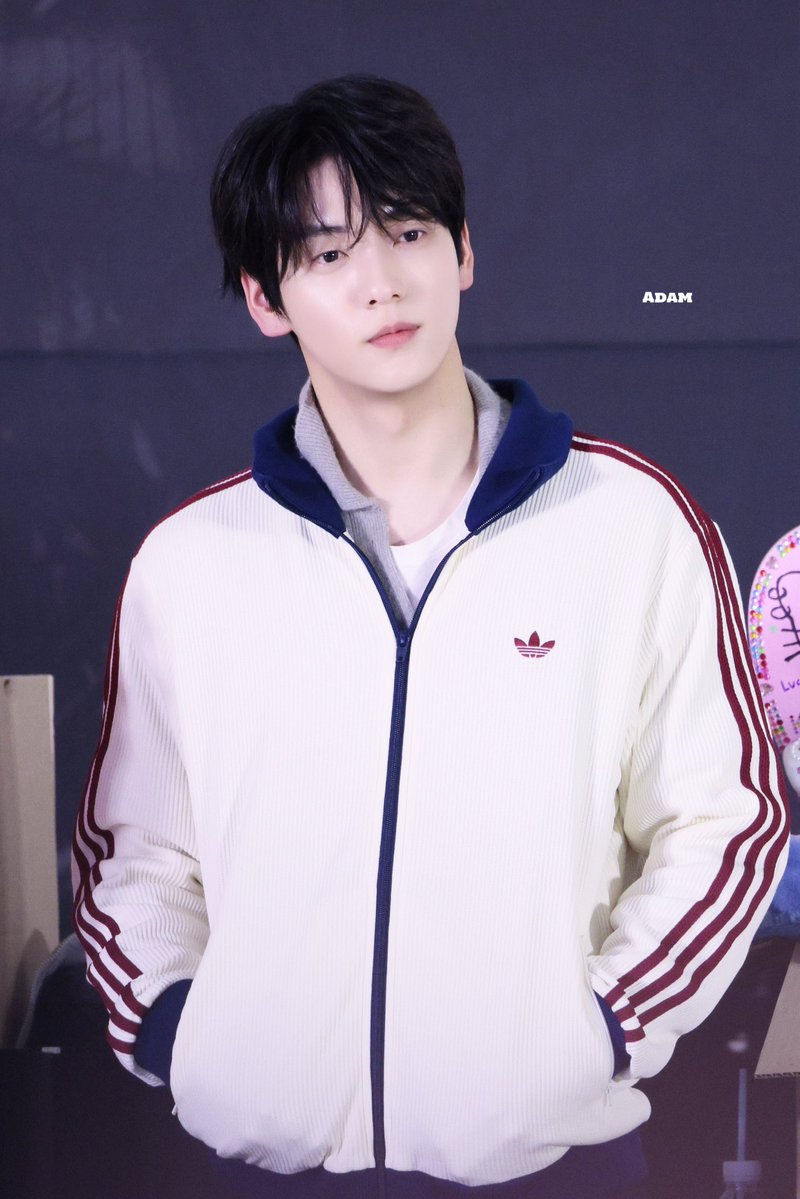 Adam_1205 tweet media