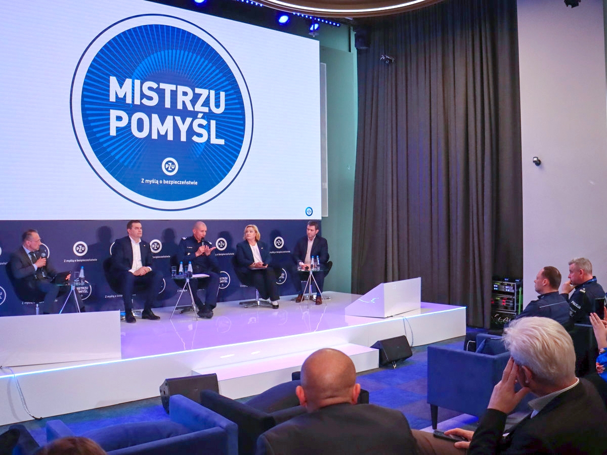 PolskaPolicja's tweet photo. 🚴‍♂️ Mistrzu, pomyśl! Bezpieczeństwo na drodze zależy od Ciebie.

Niezależnie od tego, czy wybierasz rower, hulajnogę elektryczną, skuter czy motocykl - na drodze nie jesteś sam. 

Polska Policja i @GrupaPZU startują z nową kampanią prewencyjną „Mistrzu, pomyśl”.

Celem kampanii jest wzrost świadomości zasad bezpiecznej jazdy wśród użytkowników jednośladów, promowanie odpowiedzialnych postaw, wzajemnego szacunku na drodze, a w konsekwencji zwiększenie bezpieczeństwa.

Dlaczego to takie ważne? Statystyki za lata 2023-2025 są alarmujące:

👉 Ponad 7800 wypadków spowodowanych przez użytkowników jednośladów.
👉 638 osób straciło życie.
👉 Liczba wypadków spowodowanych przez użytkowników hulajnóg elektrycznych wzrosła aż o 163%!

Często wydaje nam się, że "chwila nieuwagi" to nic takiego. Niestety, dane pokazują, że brawura, nadmierna prędkość i lekceważenie przepisów mają tragiczne skutki.

🗓️ Kampania potrwa do 17 maja.

Bądź mistrzem odpowiedzialności. Zanim ruszysz – pomyśl!

➡️Więcej o kampanii przeczytasz tutaj: https://t.co/LjV9tzR2Si