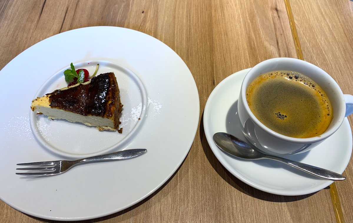 tetsuo_sakurai's tweet image. 本日大学新学期開始🎸✍
なんと櫻井クラス希望者ほぼ九割が留学生😲👨‍🎓
中国人、アメリカ人、韓国人、日本人、、、。
ここは日本だけど。。。🧑‍🏫
初心に帰ってハンバーグパワー！！💪
本年もベース道前進あるのみ！！🏃‍♀️‍➡️🏃‍➡️🏃‍♂️‍➡️👋🧑

#昭和音楽大学 #lessons #大学 #櫻井哲夫 #tetsuosakurai