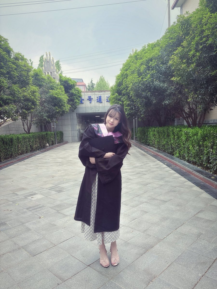 0x朱珠 tweet media