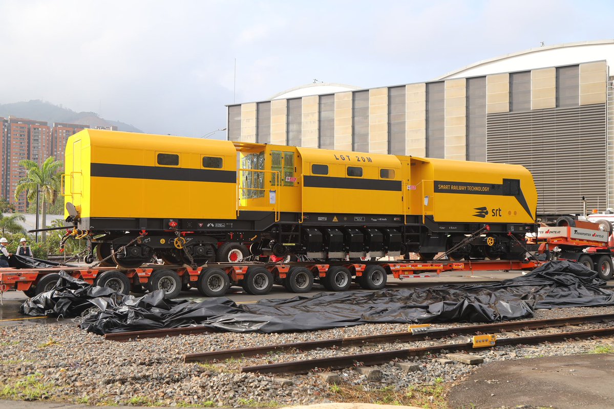 Le estamos cumpliendo a Medellín💥.

Celebramos la llegada de la nueva reperfiladora de rieles a los talleres de nuestro <a href="/metrodemedellin/">Metro de Medellín 💚 #ALoMetro</a>. Una máquina clave para hacerle mantenimiento de calidad a nuestra infraestructura y seguir preparando el sistema para lo que viene.

Con esta