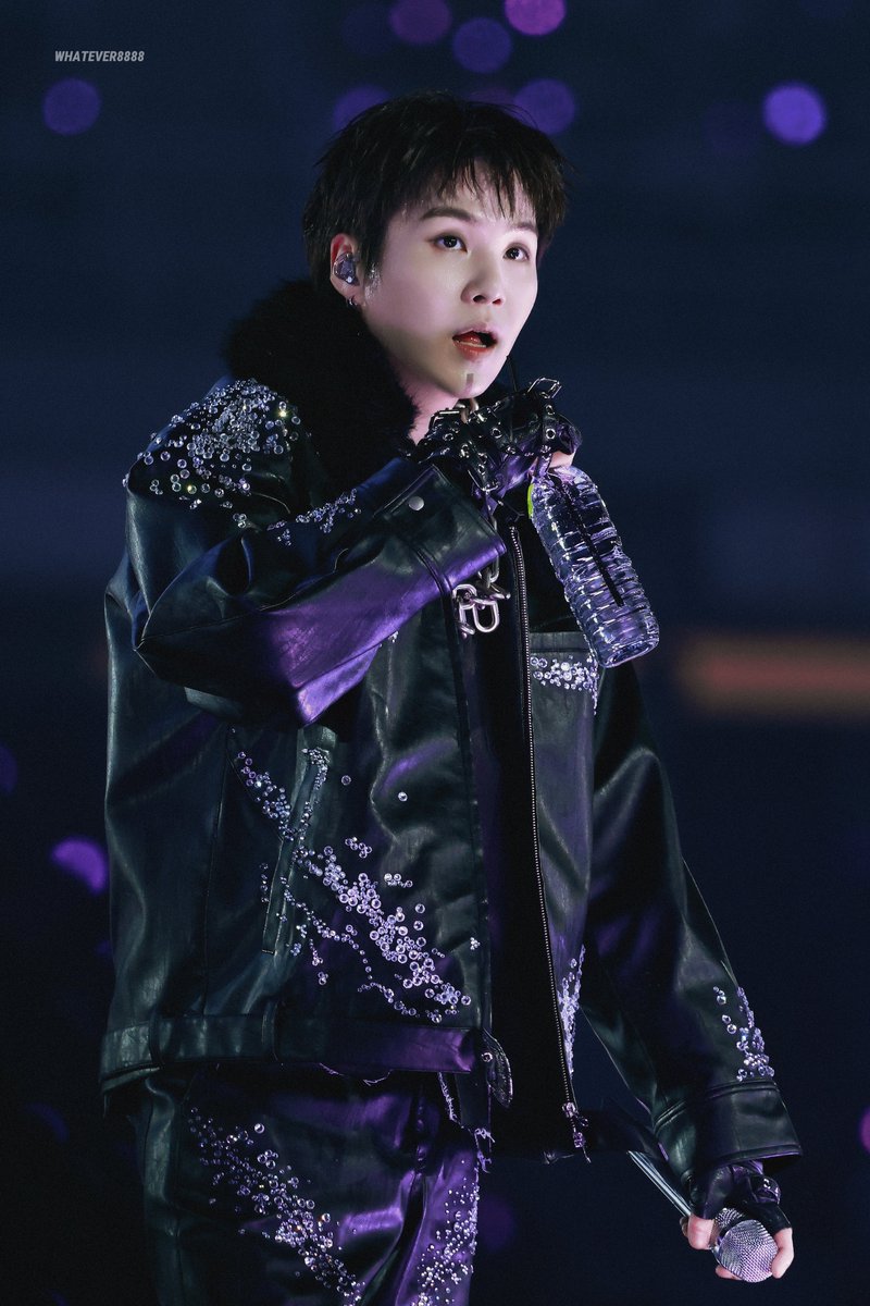 WHATEVER_8888's tweet image. 20260412
even drinking water is 🆒
#SUGA #YOONGI #AgustD #BTS 
#슈가 #민윤기 #방탄소년단
#BTS_WORLDTOUR_ARIRANG
#BTS_WORLDTOUR_ARIRANG_GOYANG